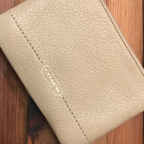 Coach tan wristlet - Picture 3 of 5